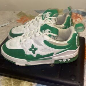I’m selling a brand new of LV trainers that where once twice Max GOOD DEAL